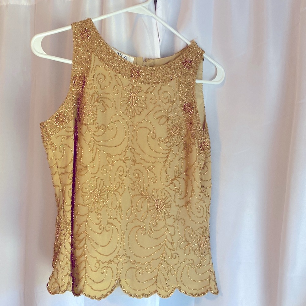 Woman’s Jkara vintage sequin top. Gold